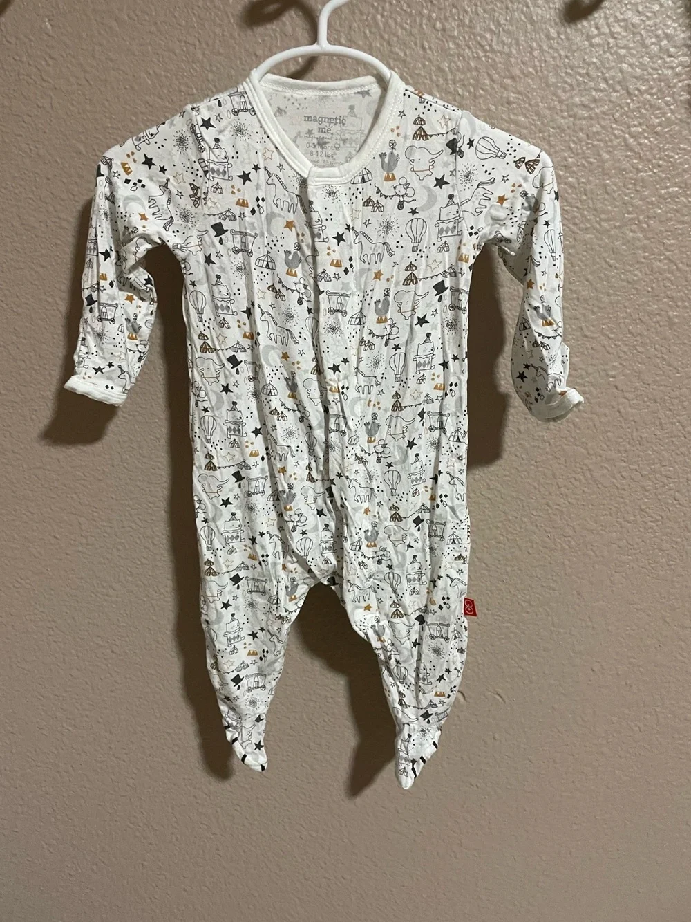 Magnetic me by Magnificent Baby White & Gold Printed Footed One-Piece Pajamas